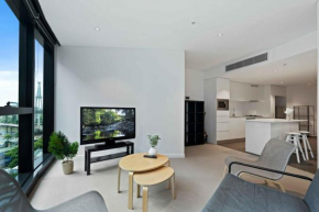 1BR Apt in the Heart of the City w Stunning View